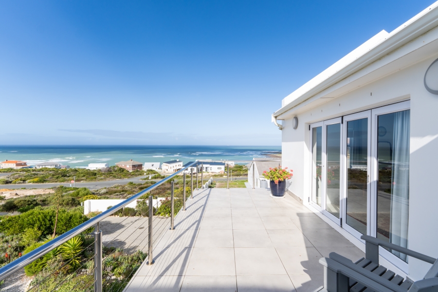 4 Bedroom Property for Sale in Oceanview Heights Western Cape